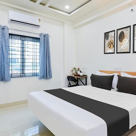 Super Townhouse Kokapet Formerly Aarian Tej Nilayam Gundipet 외부 사진