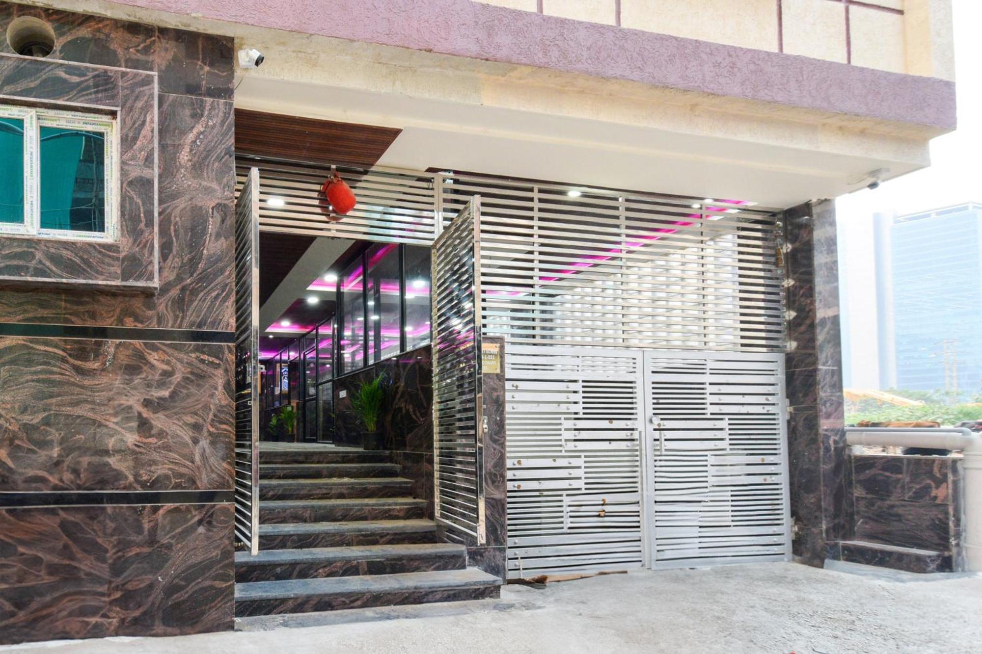 Super Townhouse Kokapet Formerly Aarian Tej Nilayam Gundipet 외부 사진