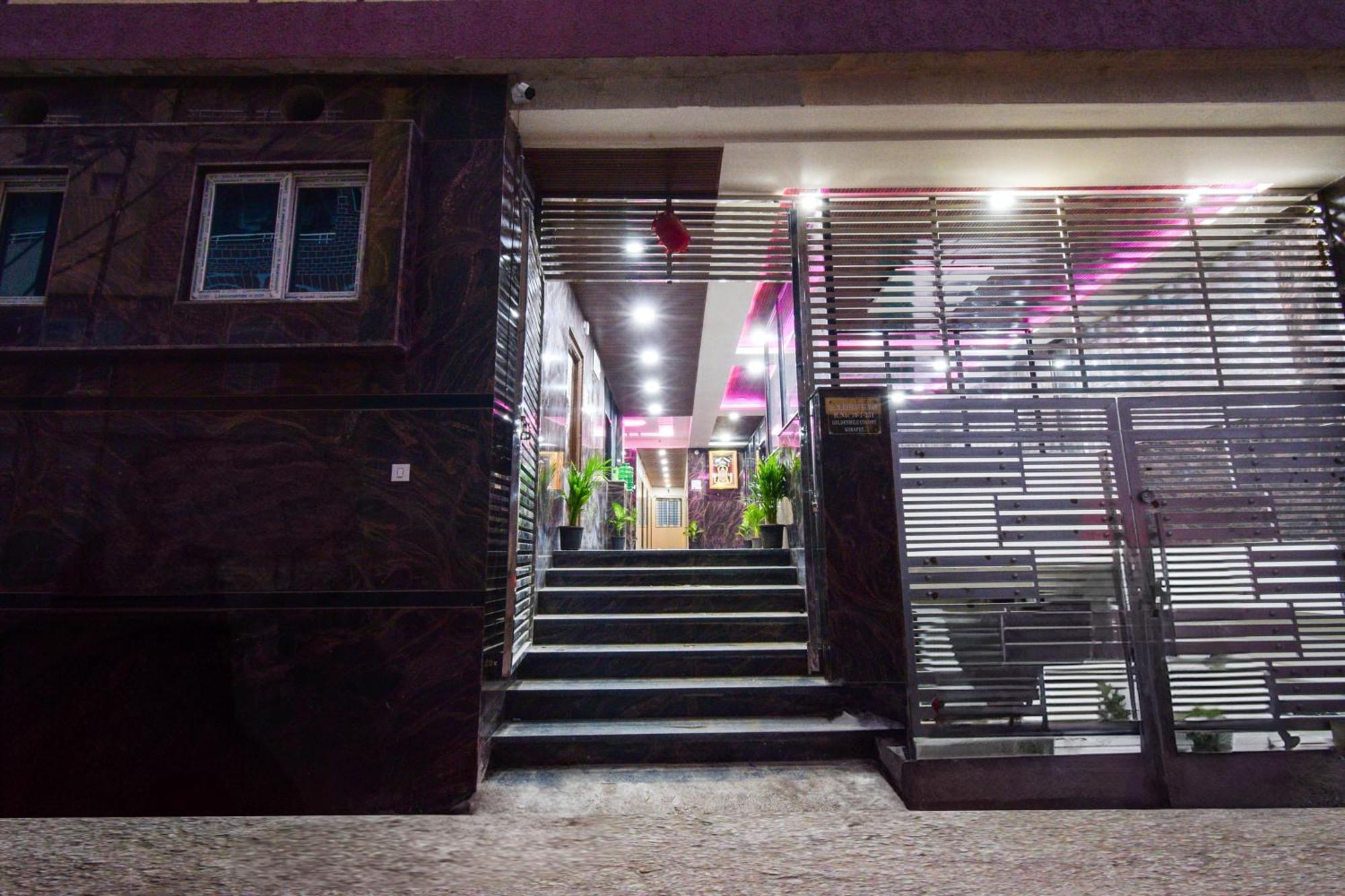 Super Townhouse Kokapet Formerly Aarian Tej Nilayam Gundipet 외부 사진