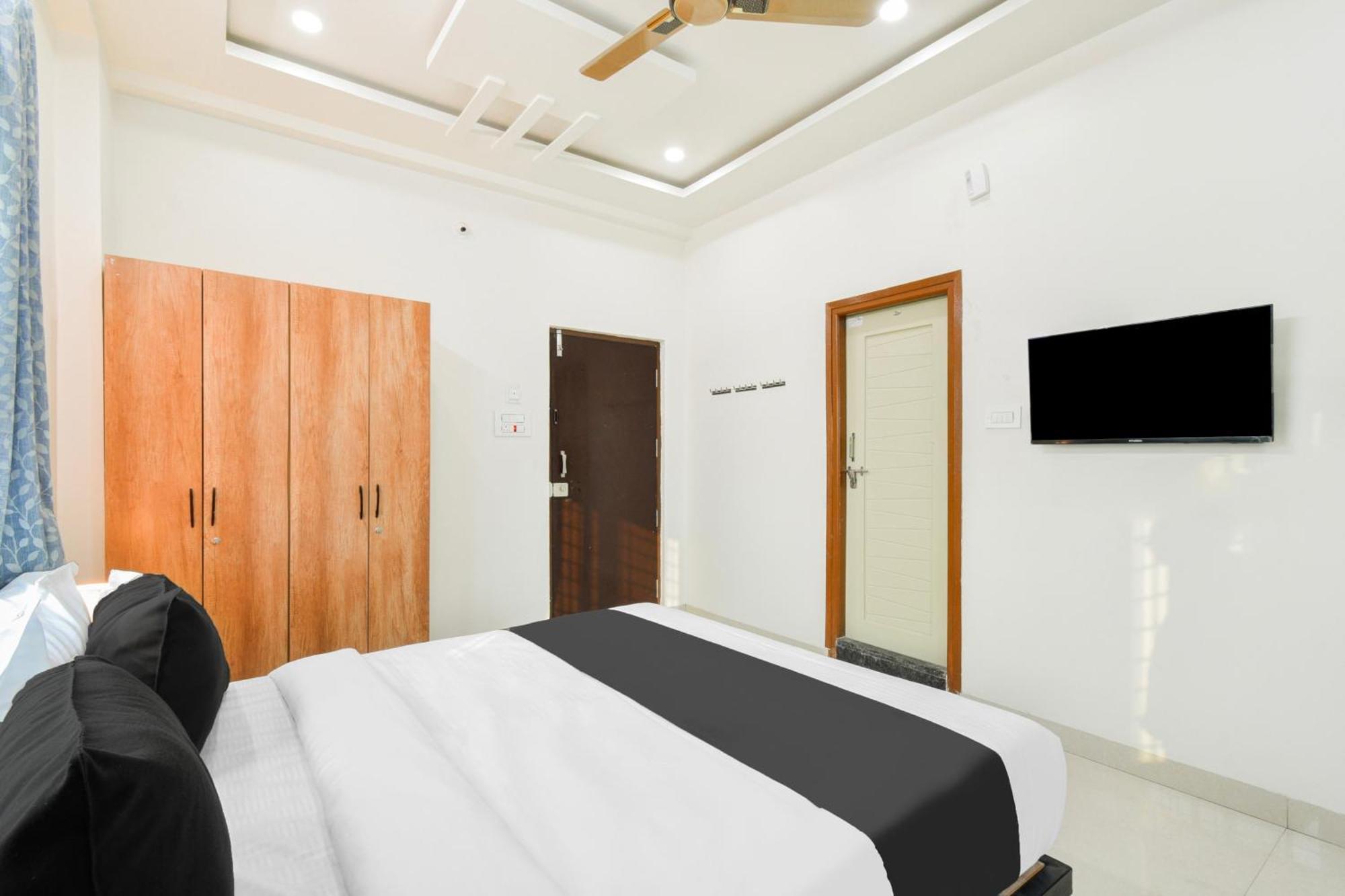 Super Townhouse Kokapet Formerly Aarian Tej Nilayam Gundipet 외부 사진