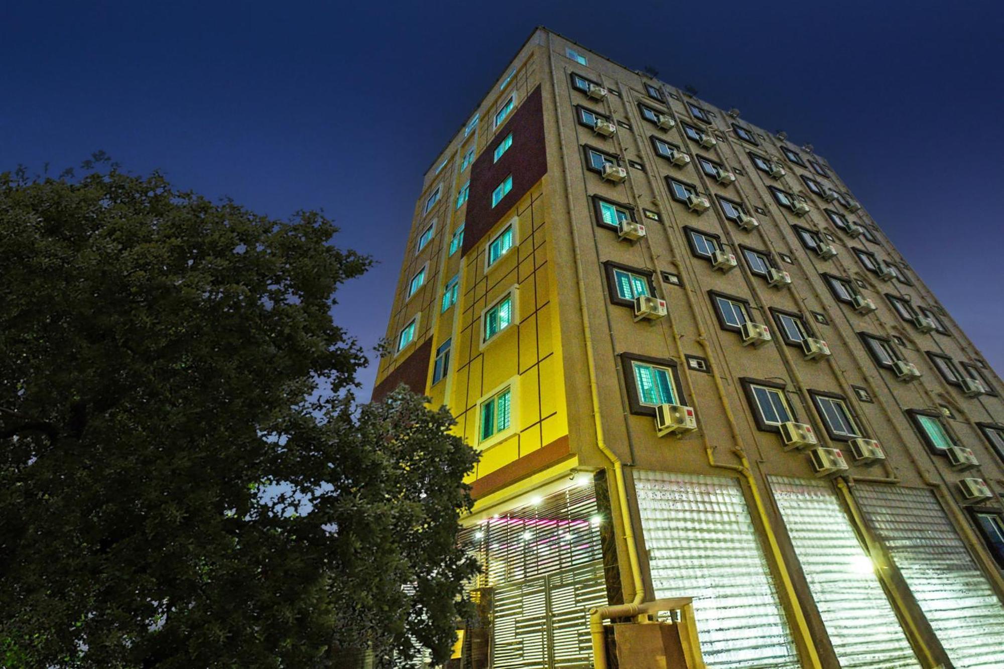 Super Townhouse Kokapet Formerly Aarian Tej Nilayam Gundipet 외부 사진