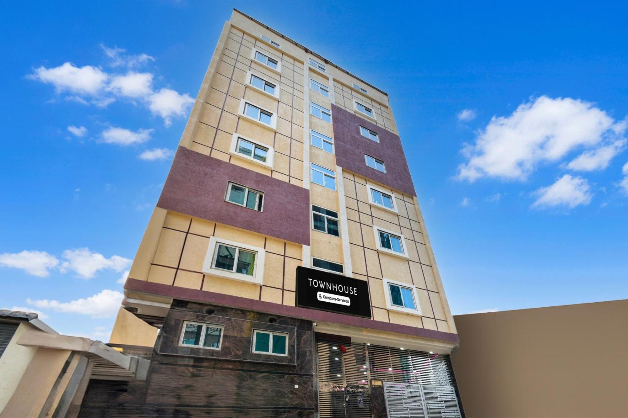 Super Townhouse Kokapet Formerly Aarian Tej Nilayam Gundipet 외부 사진