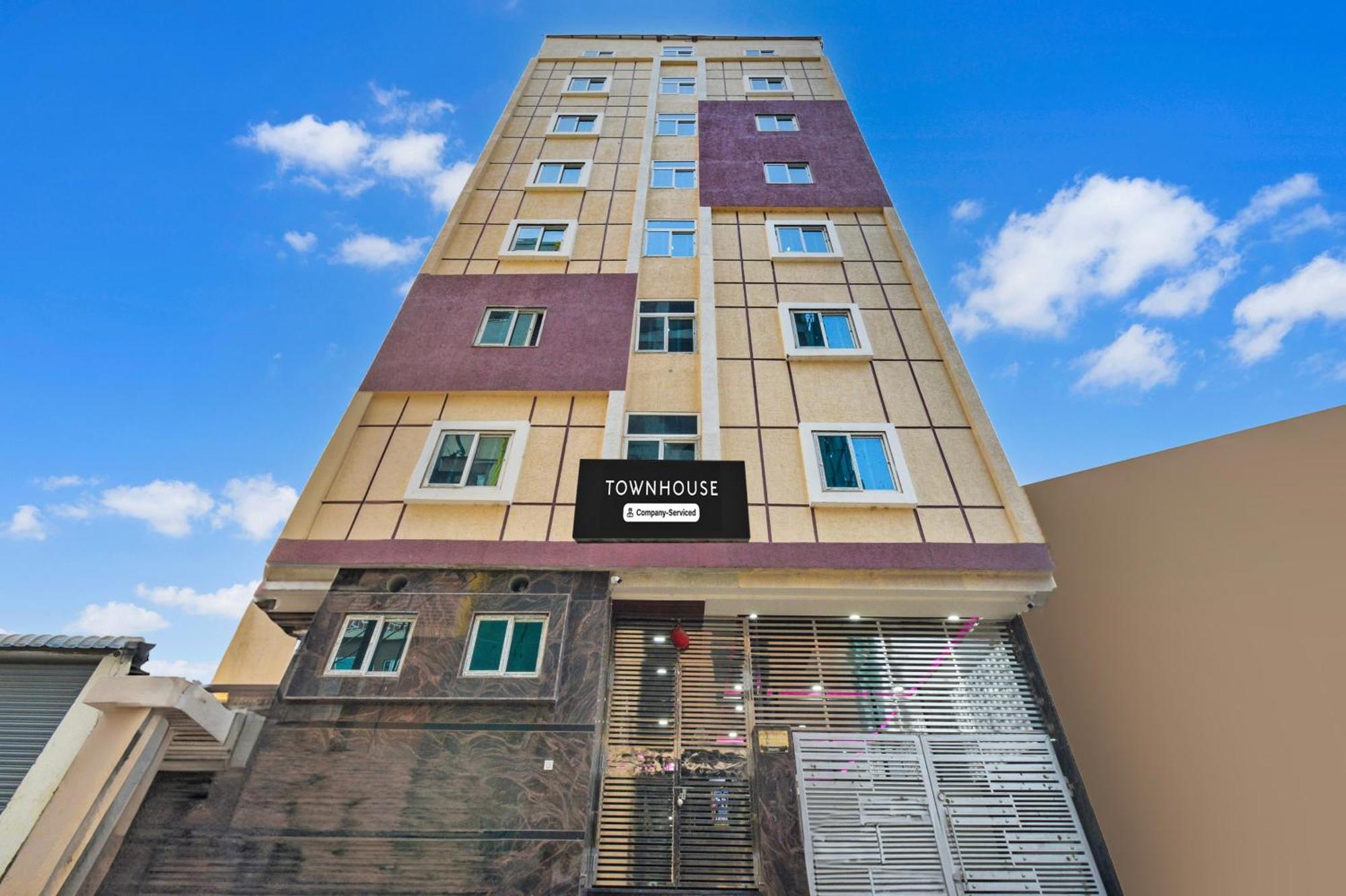 Super Townhouse Kokapet Formerly Aarian Tej Nilayam Gundipet 외부 사진