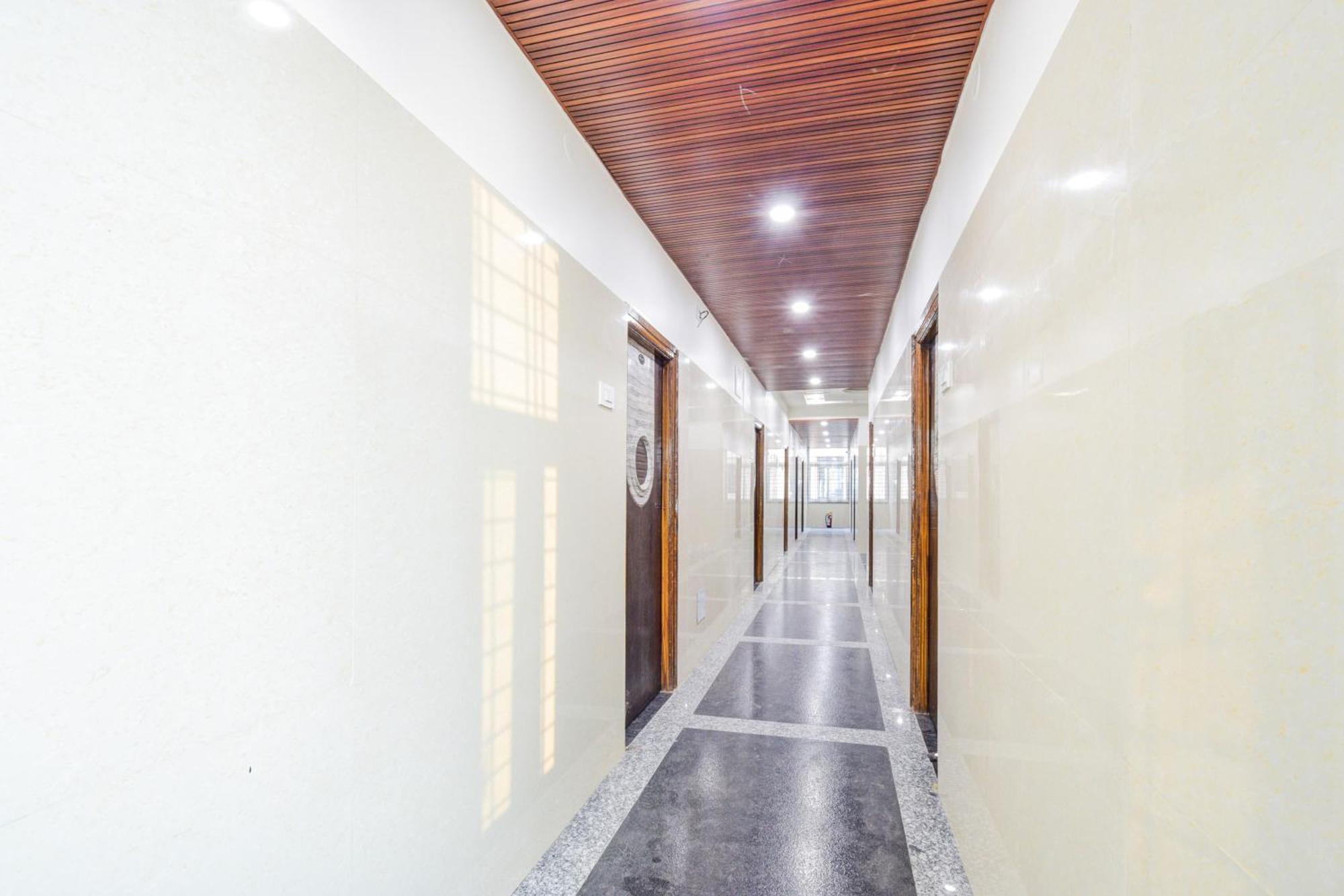 Super Townhouse Kokapet Formerly Aarian Tej Nilayam Gundipet 외부 사진