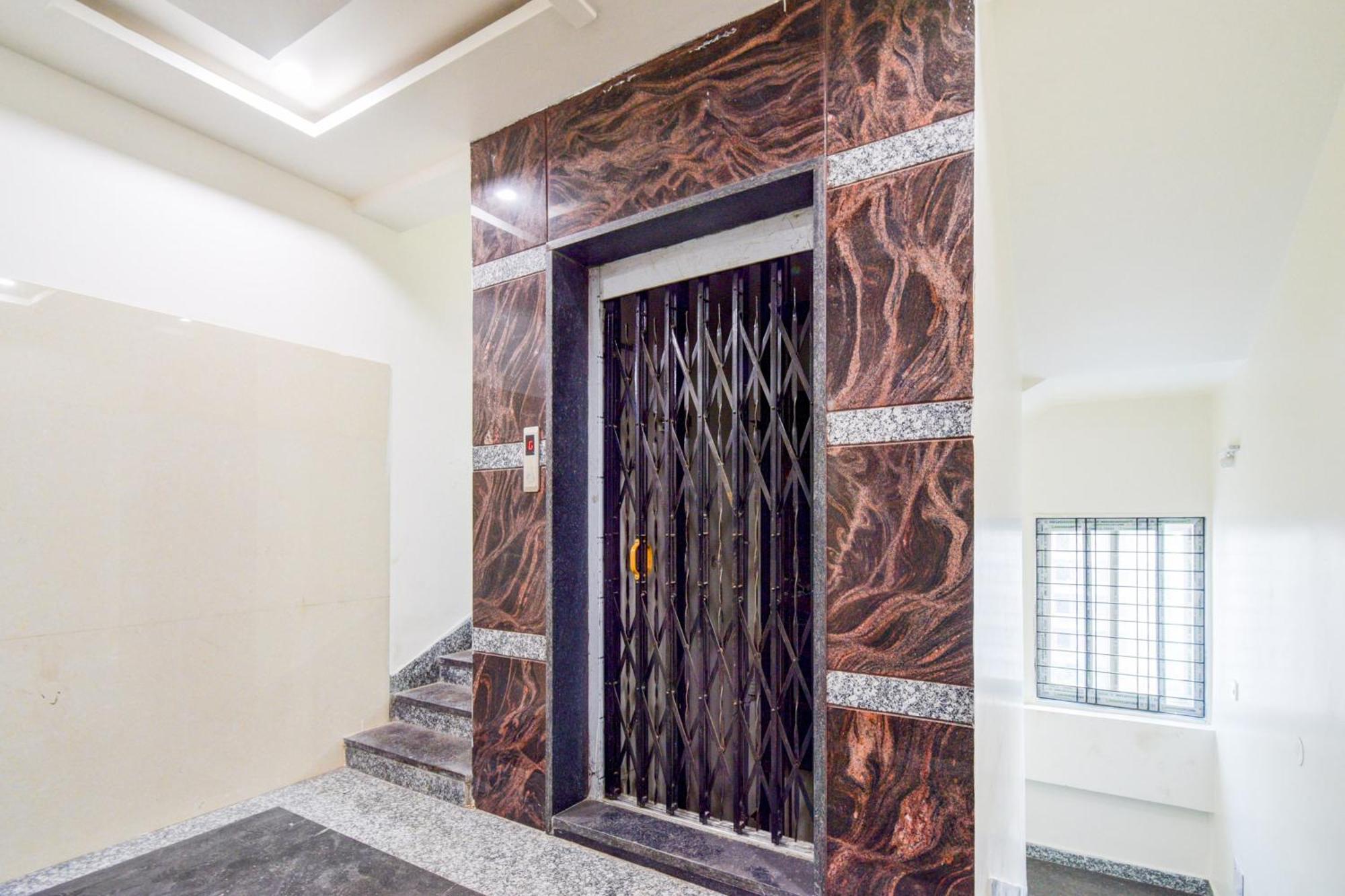 Super Townhouse Kokapet Formerly Aarian Tej Nilayam Gundipet 외부 사진