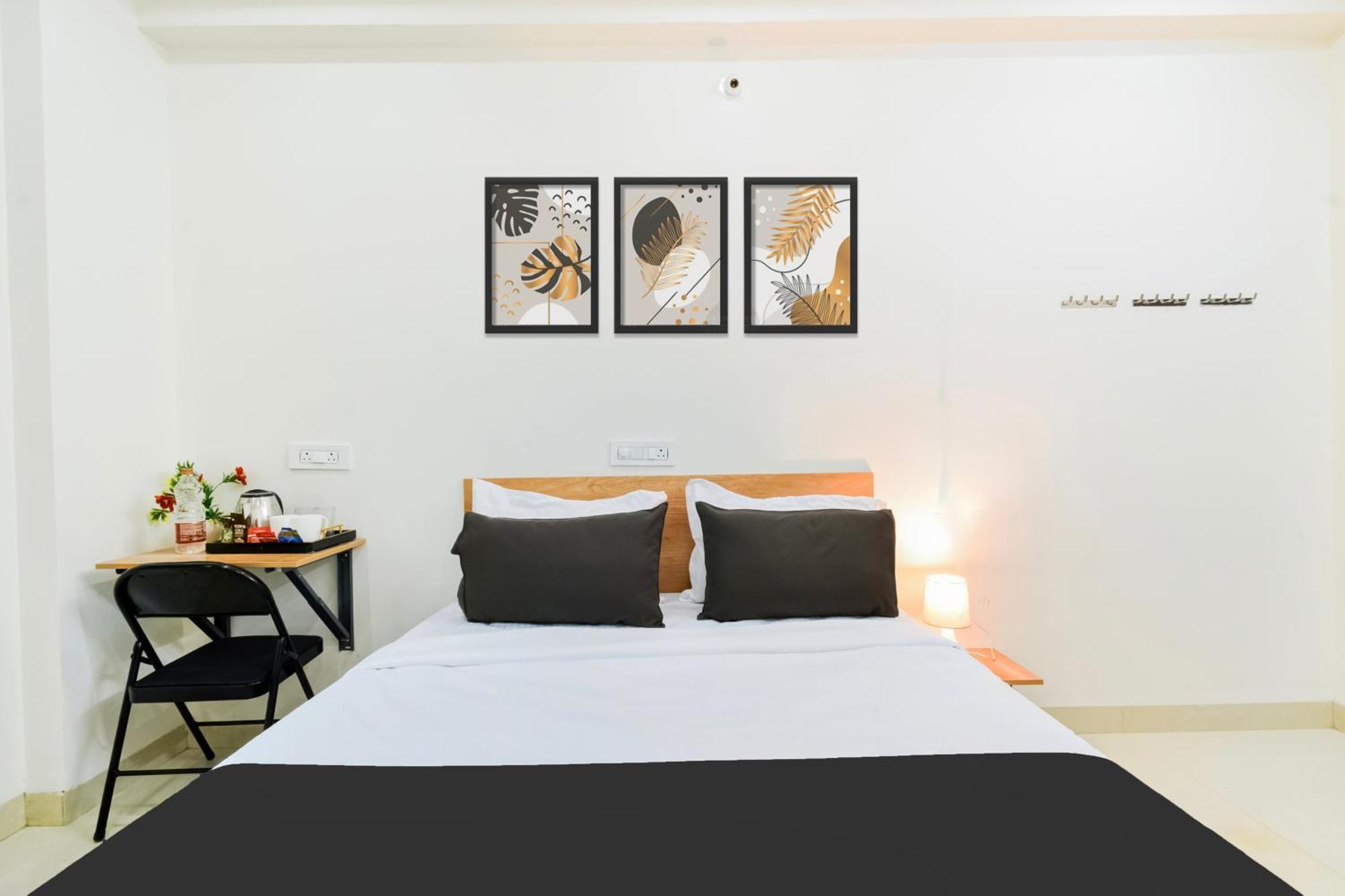 Super Townhouse Kokapet Formerly Aarian Tej Nilayam Gundipet 외부 사진