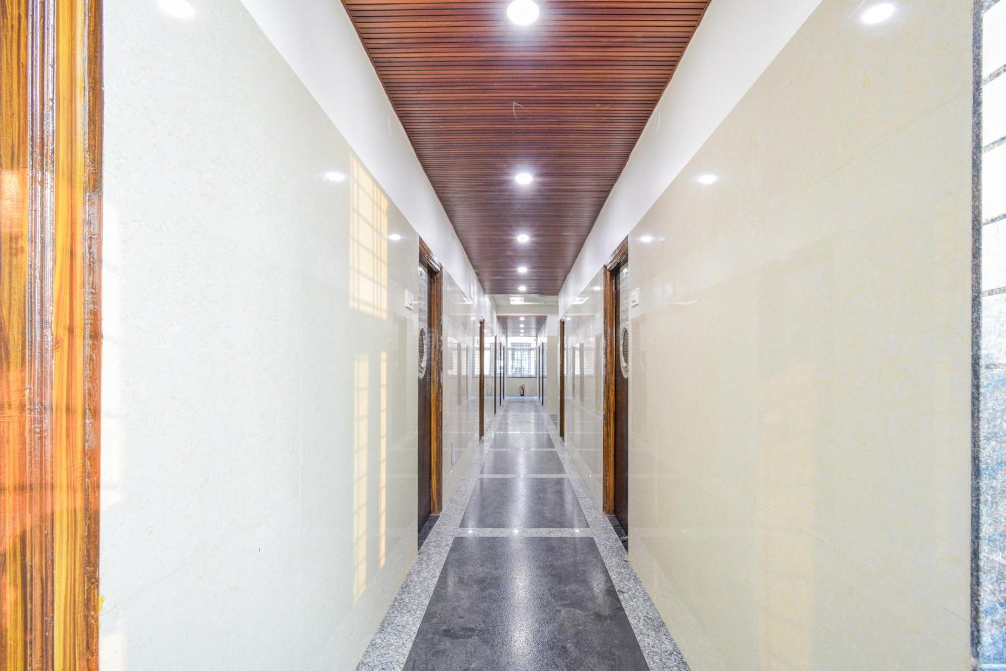 Super Townhouse Kokapet Formerly Aarian Tej Nilayam Gundipet 외부 사진