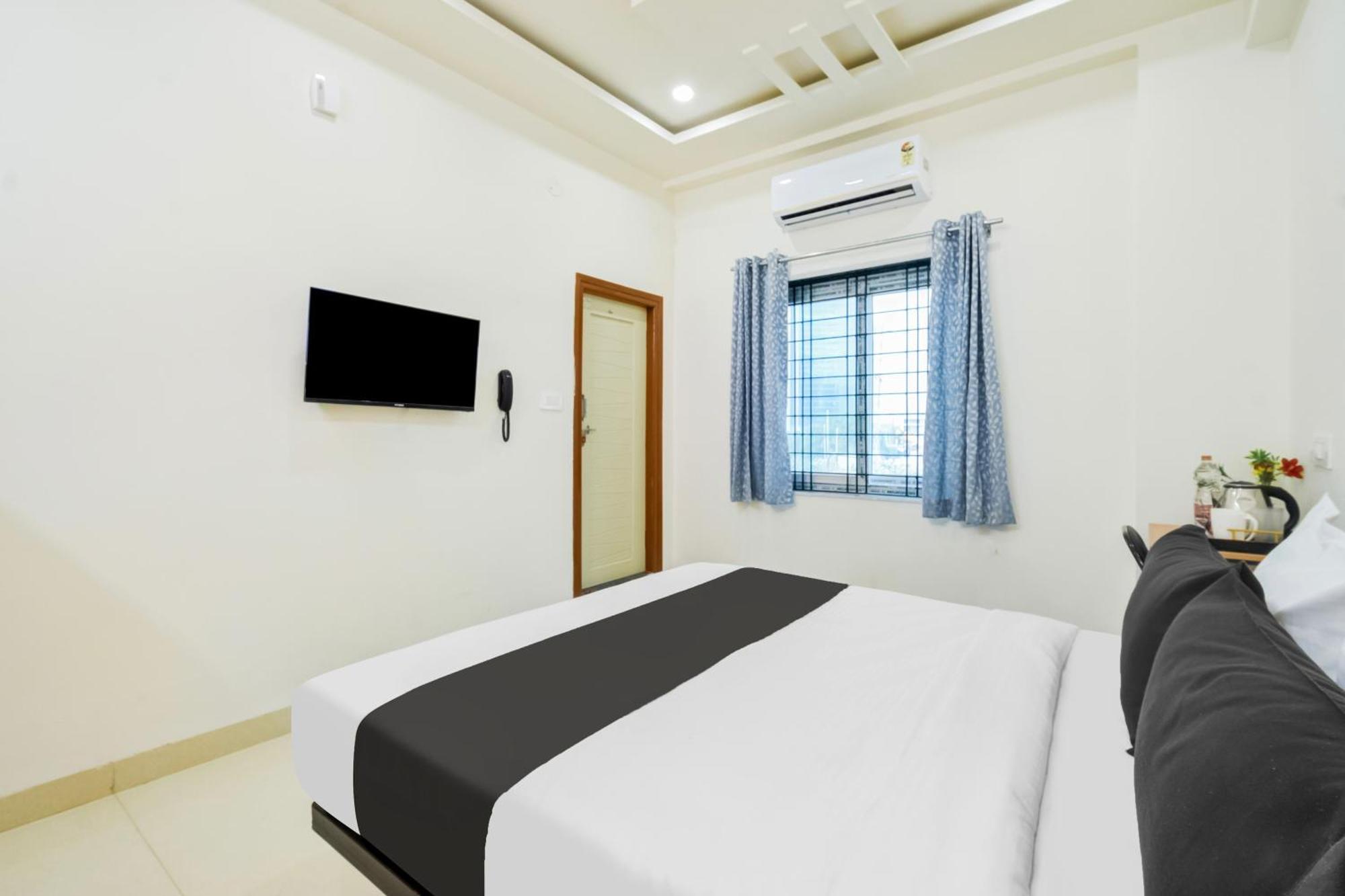 Super Townhouse Kokapet Formerly Aarian Tej Nilayam Gundipet 외부 사진