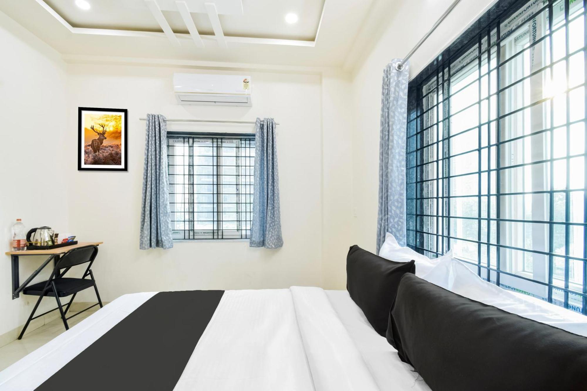 Super Townhouse Kokapet Formerly Aarian Tej Nilayam Gundipet 외부 사진